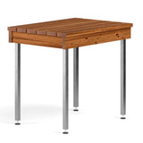 Holztisch mit Beinen aus Edelstahl